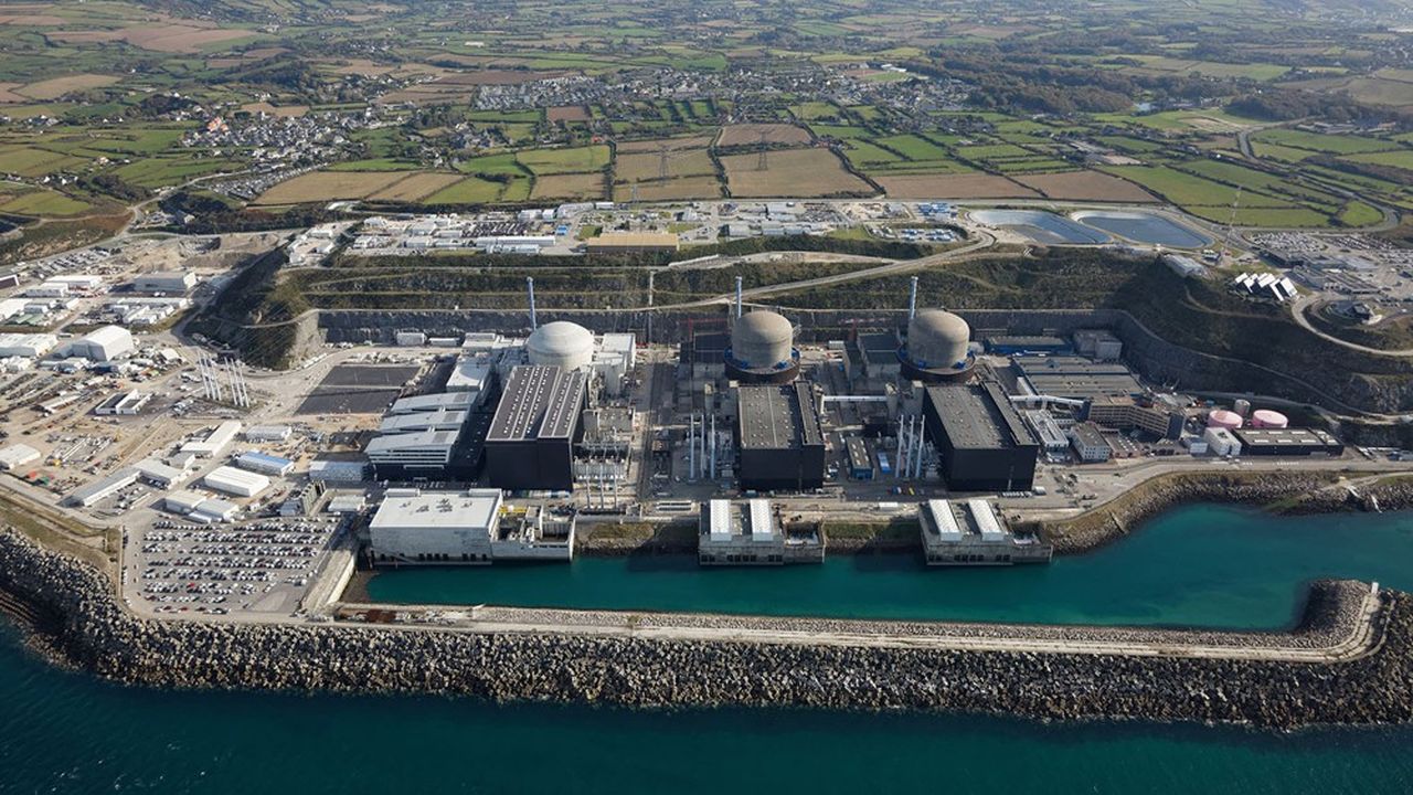 La centrale de Flamanville compte trois réacteurs, l'EPR et deux réacteurs 1 300 MW.