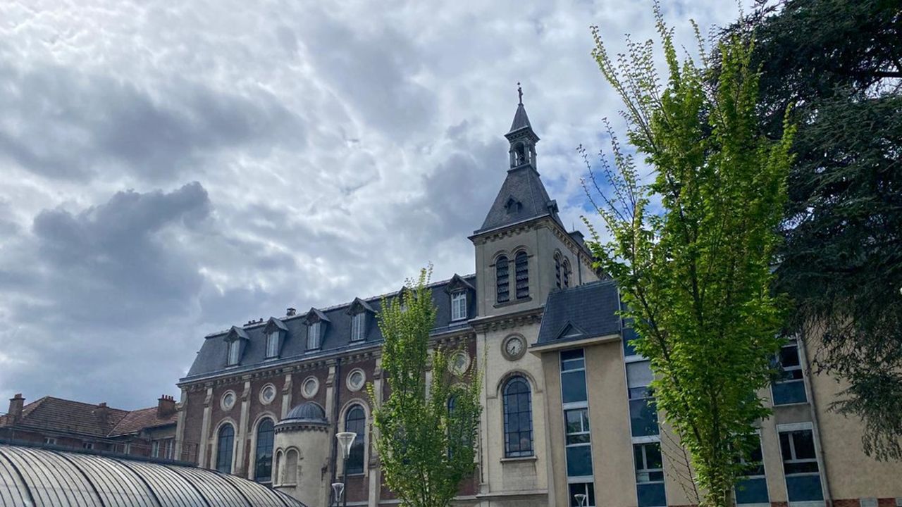 La serre où les femmes atteintes de tuberculose allaient faire des cures d'air, juste devant la chapelle dédiée à Sainte Marie-Thérèse de Soubiran.