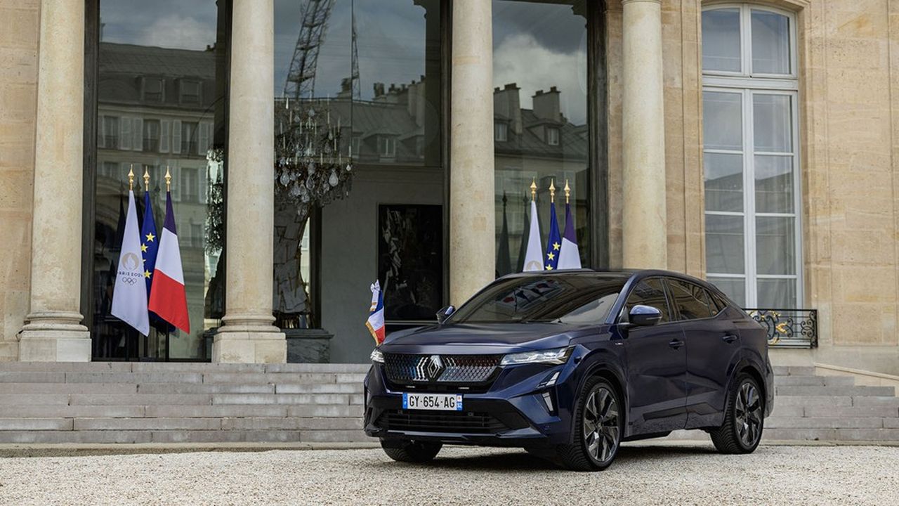 Le SUV Rafale dans la Cour de l'Elysée. 