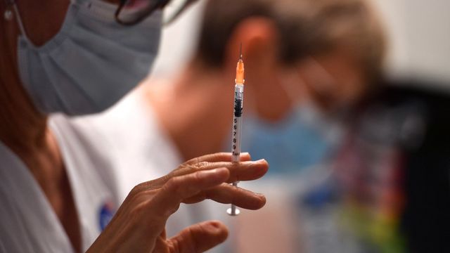 Covid : Bruxelles épinglé pour son manque de transparence sur les contrats de vaccins