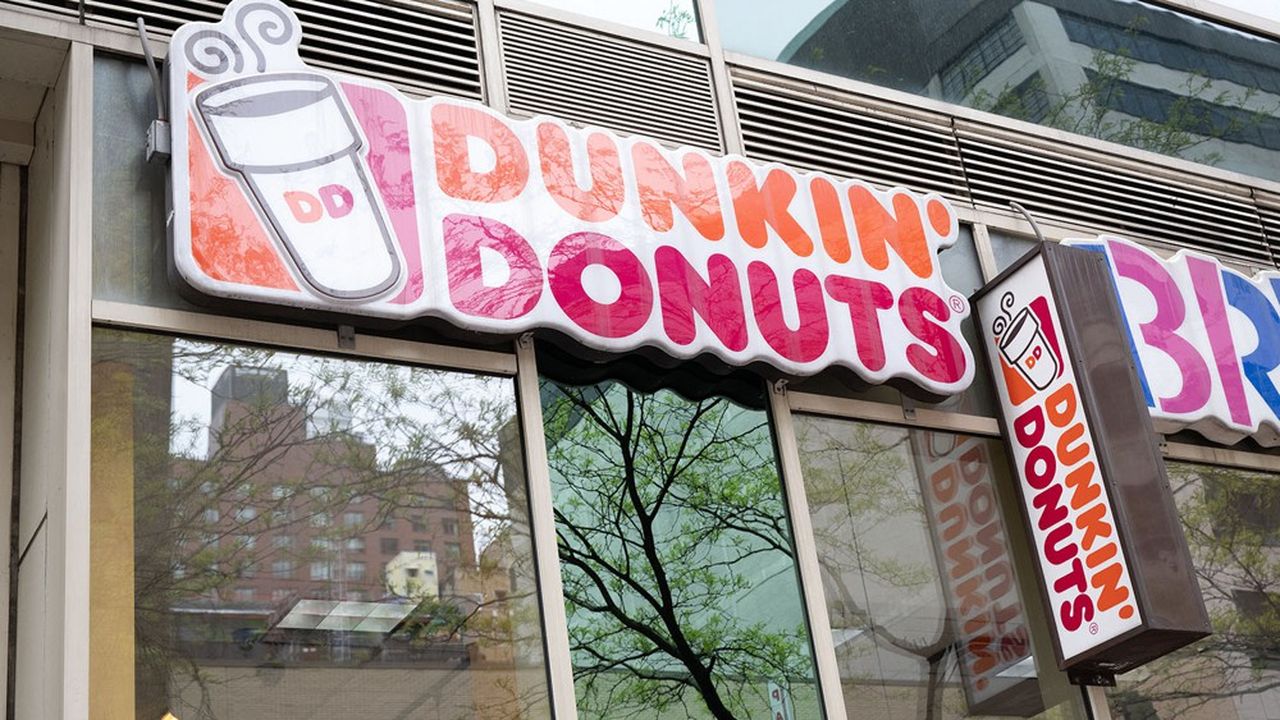 Dunkin': le roi du donut qui débarque face à Starbucks et Krispy Kreme en France