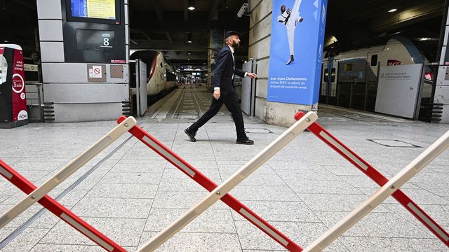 « Ce sont les départs en vacances qui sont touchés » : le vendredi noir de la SNCF