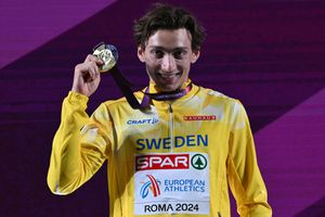 Armand Duplantis lors des Championnats d'Europe 2024 de saut à la perche en juin 2024.