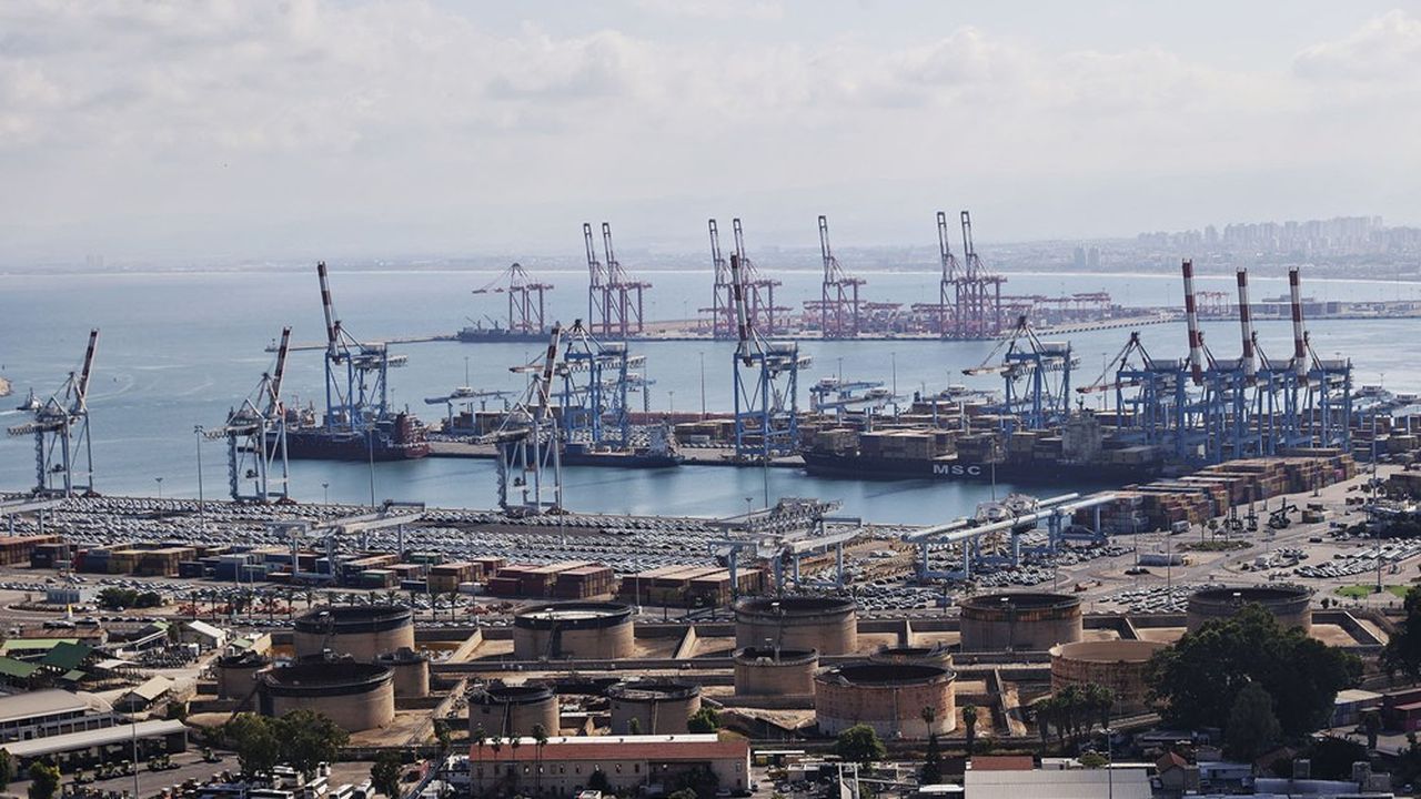 Le port de Haïfa, dans le nord d'Israël. Le pétrole d'Azerbaïdjan est acheminé depuis la Turquie par tanker vers les ports israéliens de Haïfa et d'Ashdod pour y être raffiné.