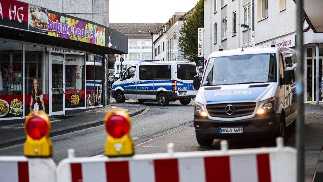 Knife attack leaves three dead in Germany, police hunt for killer