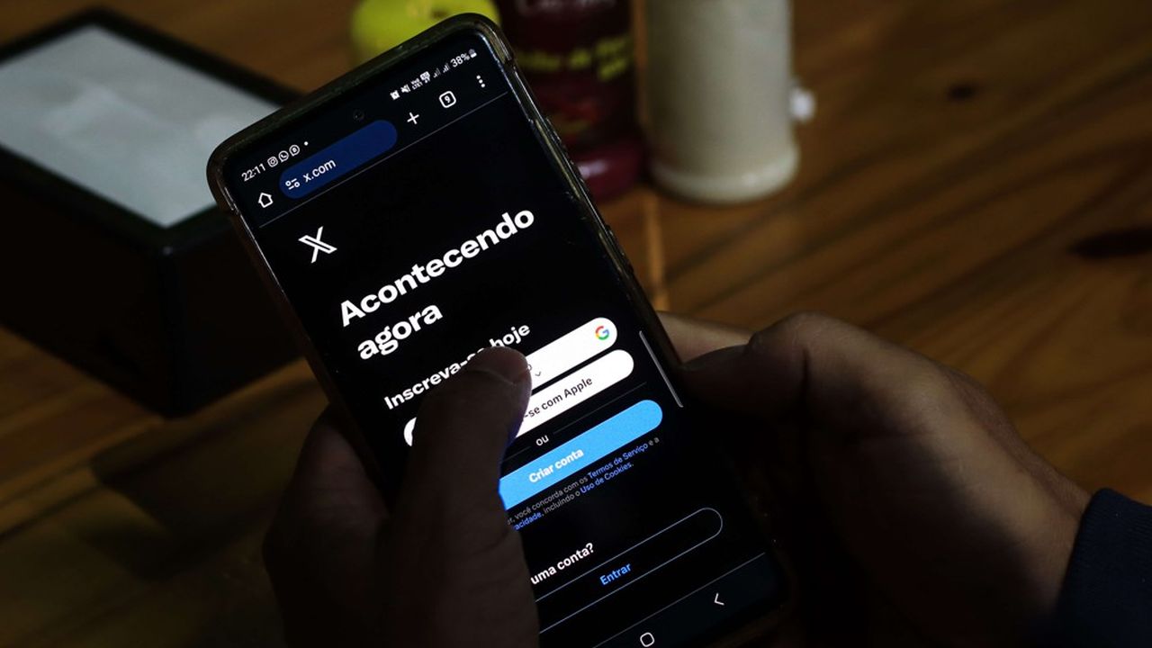 In Brazil, a Supreme Court judge orders the suspension of the social network X