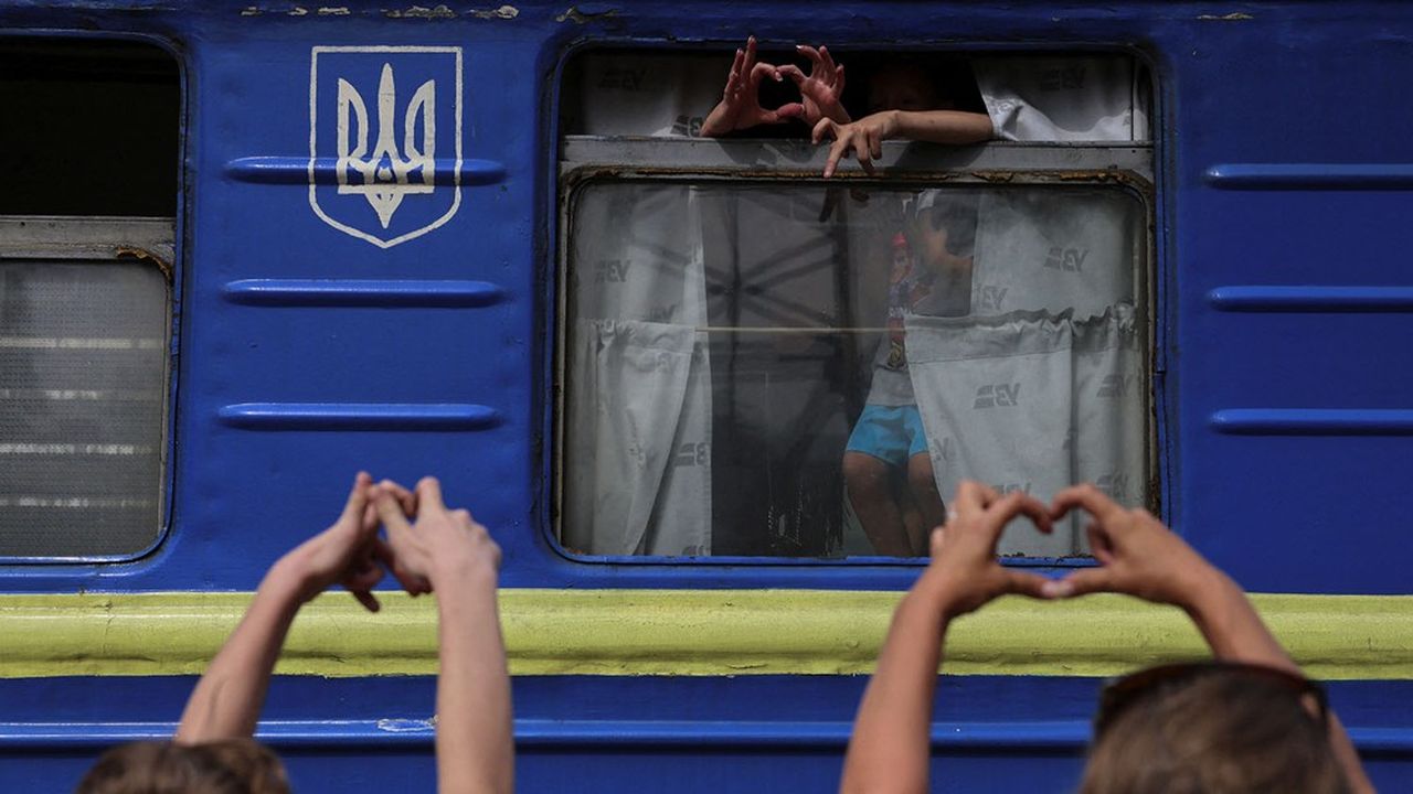 Far from Kursk, Donbass Bends to Russian Assaults