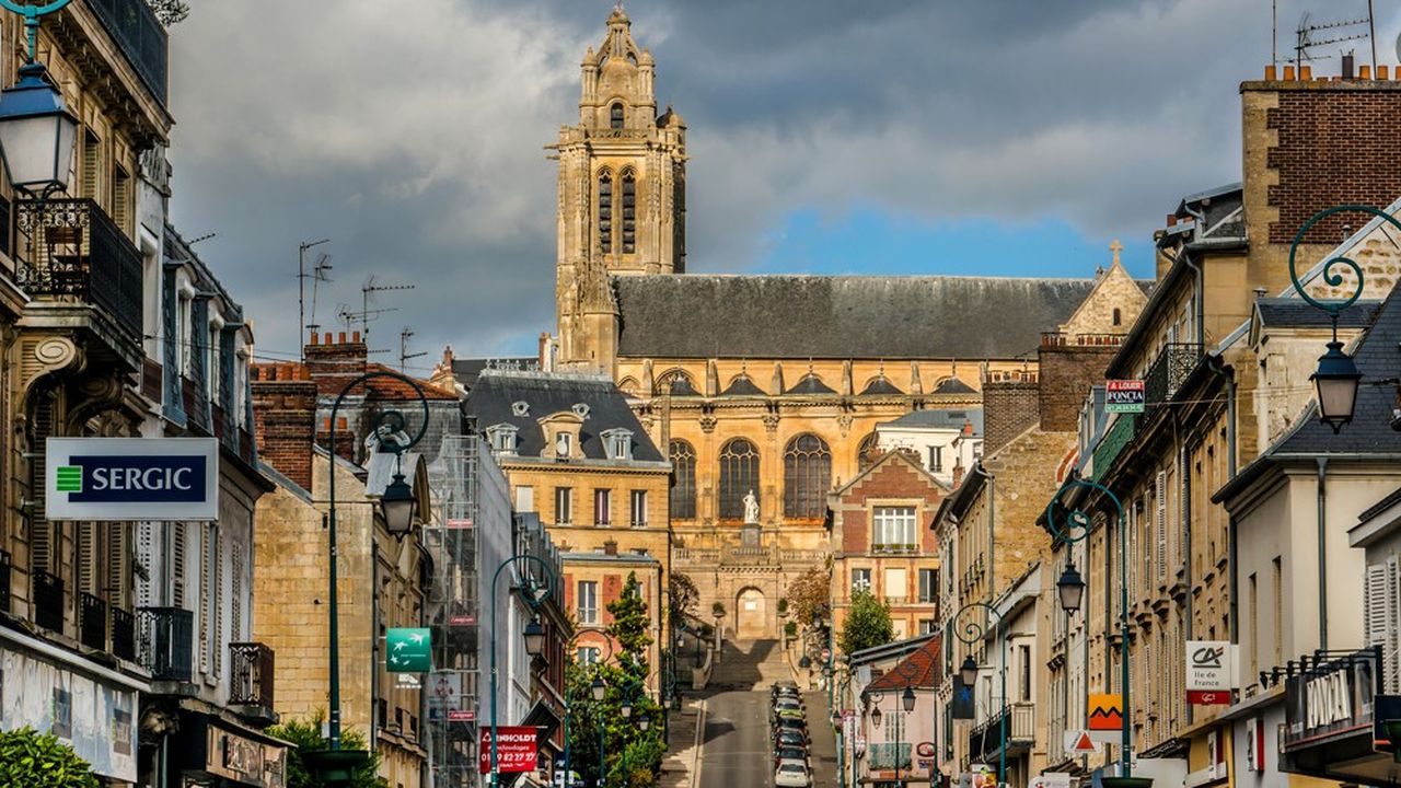 La réhabilitation de la cathédrale de Pontoise, évaluée à 15 millions d'euros, est lancée.