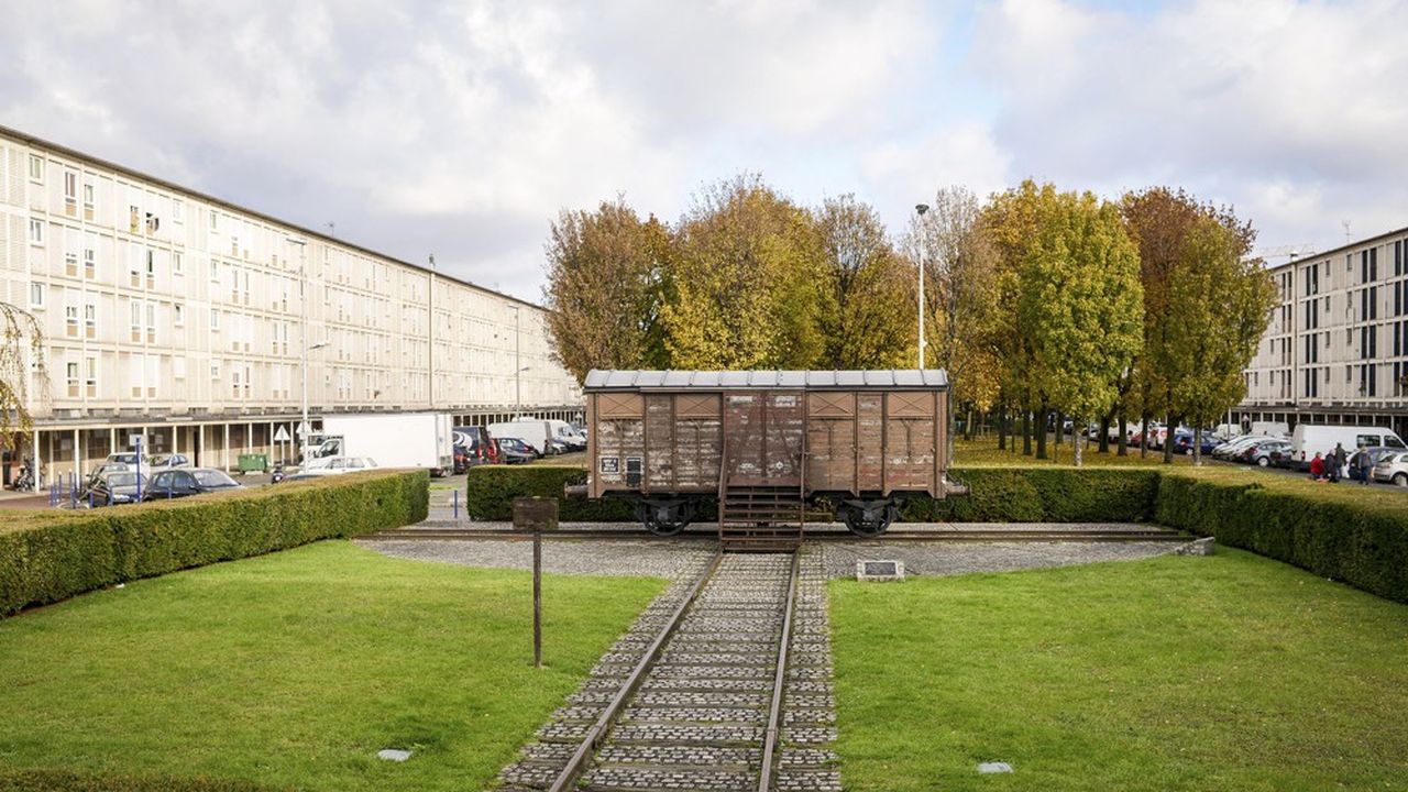 La Cite de la Muette, édifiée dans les années 30 servit de camp d'internement avant déportation vers les camps d'extermination nazis.