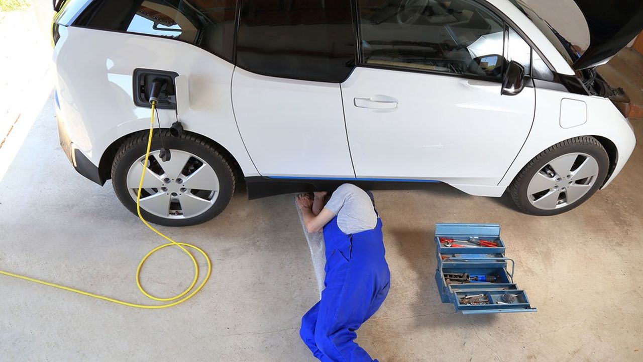 En fin d'année scolaire, les diplômés seront en mesure d'assurer l'entretien, la révision et la maintenance complexe des véhicules électriques et hybrides.