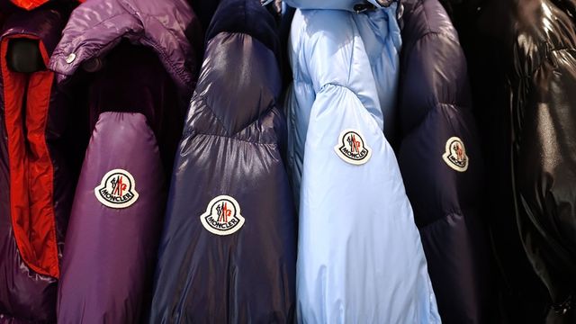 Cinq choses à savoir sur les iconiques doudounes Moncler, nouvelles cibles de LVMH