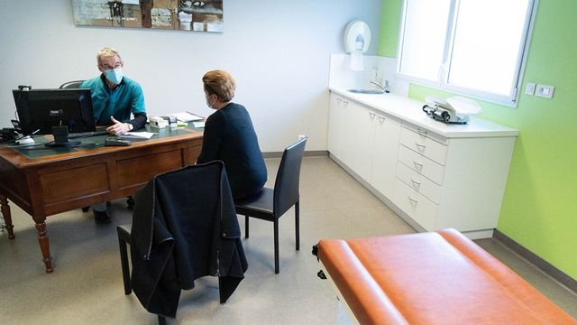 Consultations médicales, arrêts de travail : les mutuelles vent debout contre les projets du gouvernement