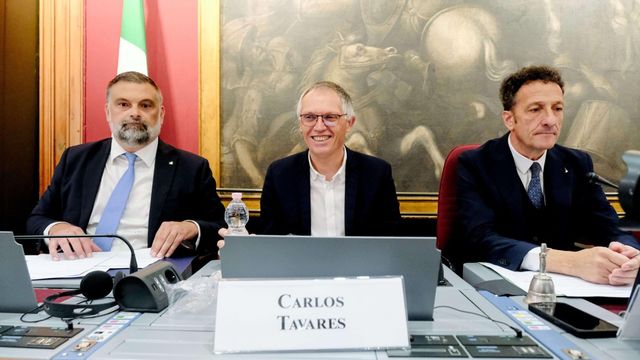 Carlos Tavares face aux députés transalpins : « Les coûts en Italie sont trop élevés »