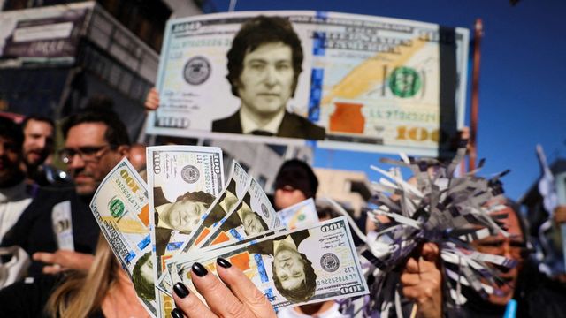 L'Argentine franchit une nouvelle étape vers la dollarisation de son économie