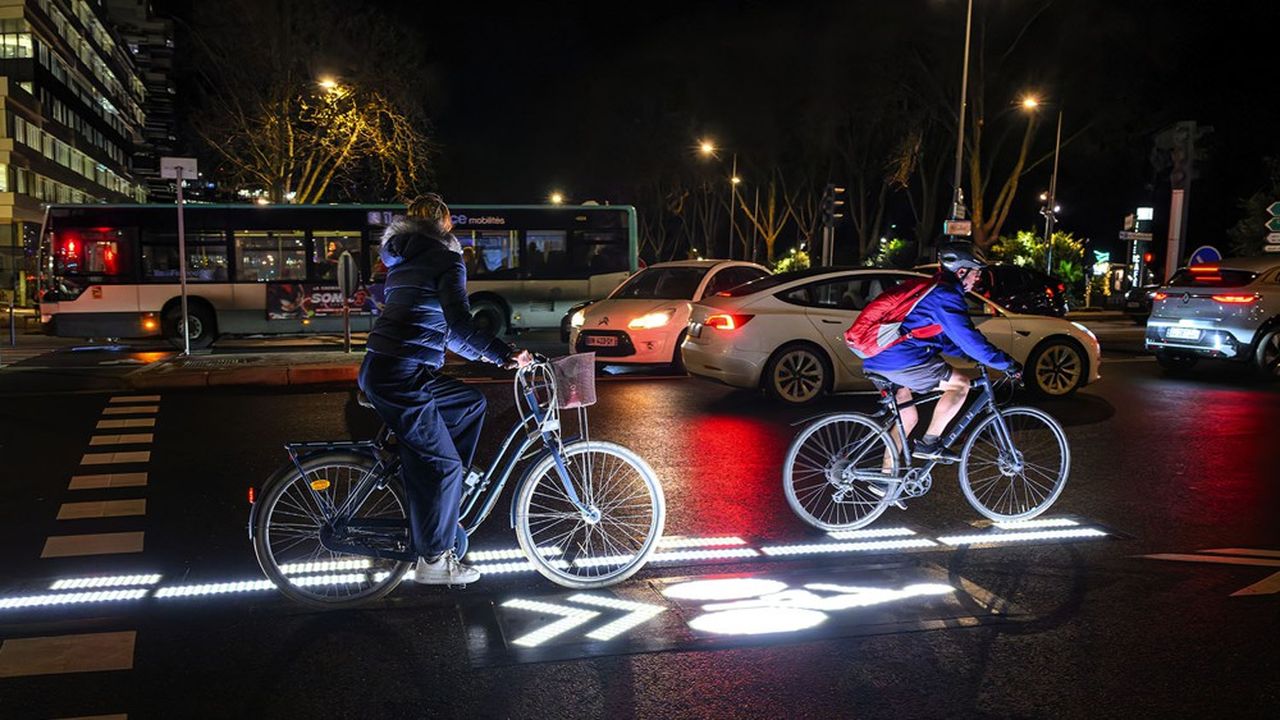 Sécurité des cyclistes : Issy-les-Moulineaux et Colas testent la technologie Flowell